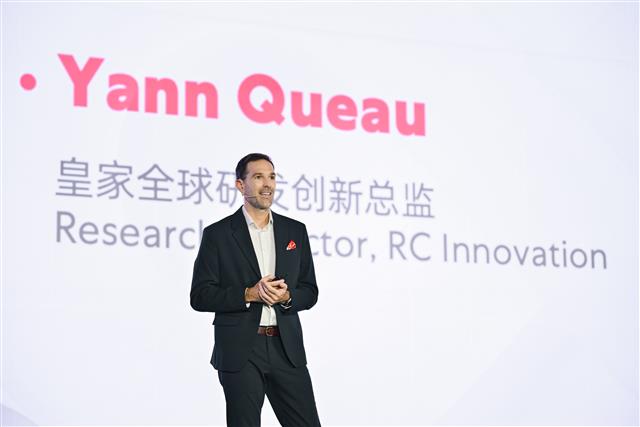 皇家宠物食品全球研发创新总监Yann Queau上台演讲