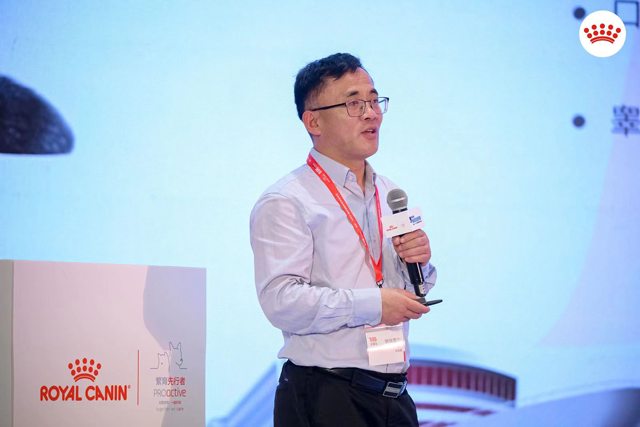 中国农业大学动物医学院临床兽医系产科教研组主任、博士,副教授钟友刚现场分享