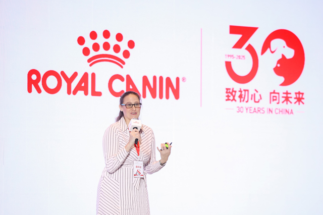 美国兽医内科学院营养学专科医师、加拿大营养专科兽医学会继续教育主任Dr. Sarah Wilson主题演讲