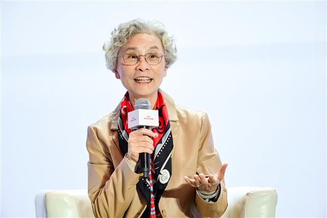 中国营养学会常务理事及国家卫健委营养标准专家委员会委员孙建琴