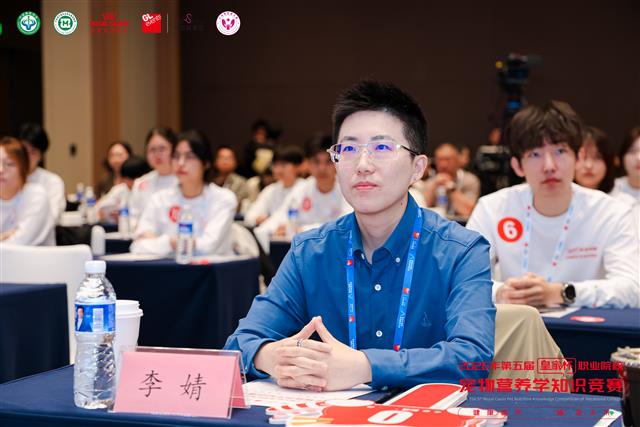 西南民族大学教学动物医院院长黄坚、南京农业大学副教授李莲、金华职业技术大学动物医学专业副教授许佳,以及皇家宠物食品技术部负责人李婧。